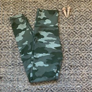 Aerie Hi-Waisted Camo Move Leggings